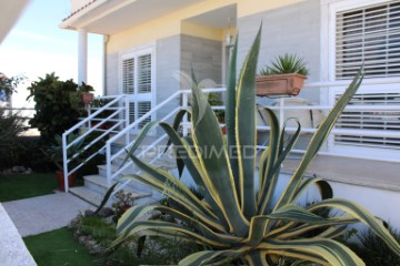 Maison 4 Chambres à Charneca de Caparica e Sobreda