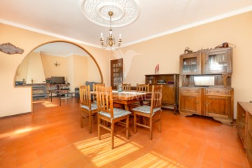 House 4 Bedrooms in Caires