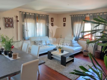 Apartment 3 Bedrooms in Charneca de Caparica e Sobreda