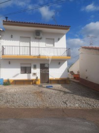 House 3 Bedrooms in Capelins (Santo António)