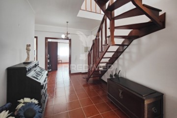 Apartment 4 Bedrooms in Atouguia da Baleia
