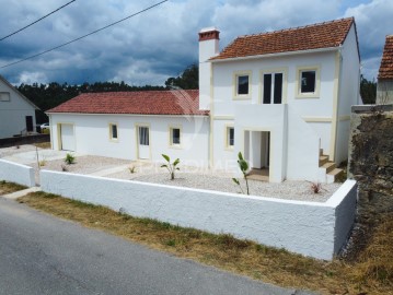 House 3 Bedrooms in Gondemaria e Olival