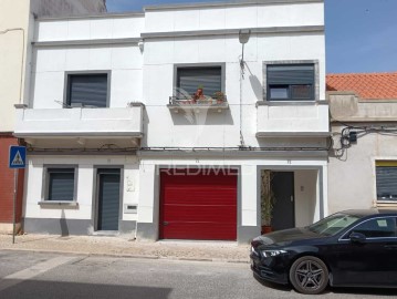 House 5 Bedrooms in Alhos Vedros