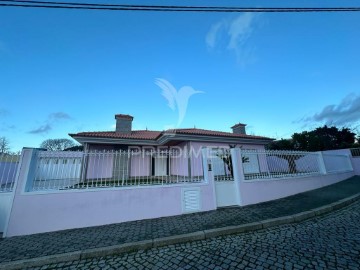 House 4 Bedrooms in Serzedo e Perosinho