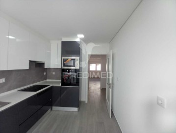 Apartment 2 Bedrooms in Almada, Cova da Piedade, Pragal e Cacilhas