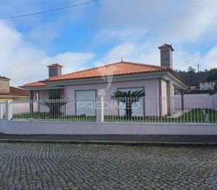 House 3 Bedrooms in Serzedo e Perosinho