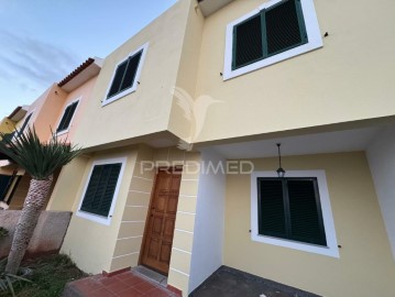 House 3 Bedrooms in Caniço