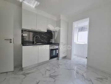 Apartment 2 Bedrooms in Baixa da Banheira e Vale da Amoreira