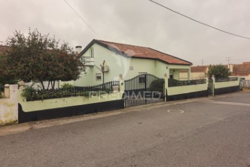 House 2 Bedrooms in Alenquer (Santo Estêvão e Triana)