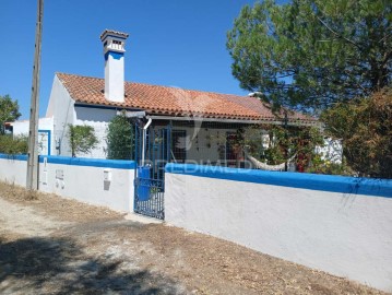 Country homes 3 Bedrooms in Capelins (Santo António)