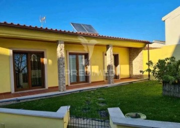 House 4 Bedrooms in Leiria, Pousos, Barreira e Cortes