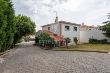 House 3 Bedrooms in Aljubarrota