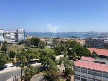 Apartment 3 Bedrooms in Almada, Cova da Piedade, Pragal e Cacilhas