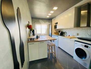 Apartment 3 Bedrooms in Almada, Cova da Piedade, Pragal e Cacilhas