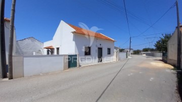 House 2 Bedrooms in Turquel