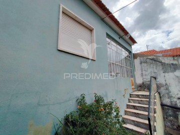 House 2 Bedrooms in Alcanede