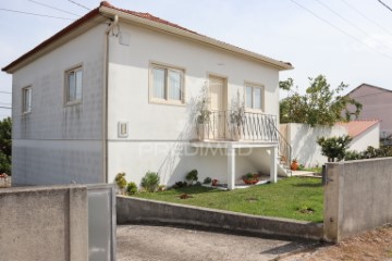 House 3 Bedrooms in Nossa Senhora da Piedade