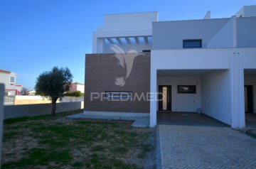 House 3 Bedrooms in Armação de Pêra