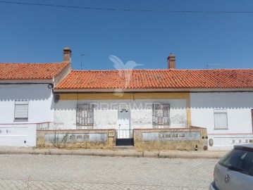 Moradia 2 Quartos em N.S. da Tourega e N.S. de Guadalupe