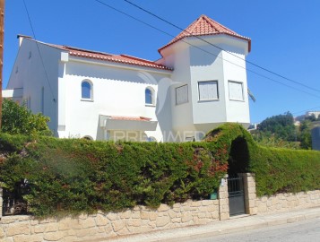 House 8 Bedrooms in Lordelo