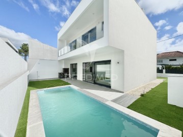 Maison 4 Chambres à Charneca de Caparica e Sobreda