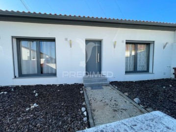 House 3 Bedrooms in Pego