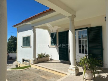 House 4 Bedrooms in A dos Francos