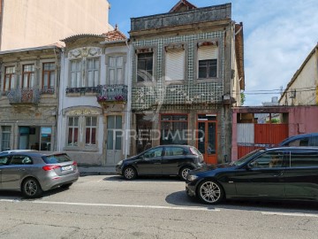 Building in Mafamude e Vilar do Paraíso