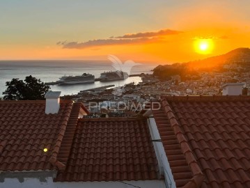 Moradia 2 Quartos em Funchal (Santa Maria Maior)