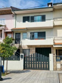 House 3 Bedrooms in Valongo