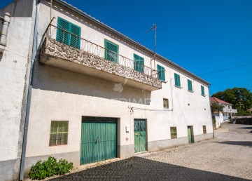 Maison 4 Chambres à Corujeira e Trinta