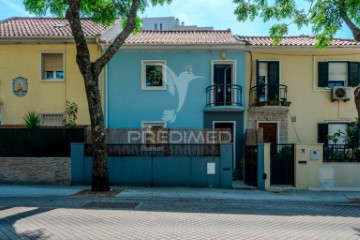 House 4 Bedrooms in Benfica