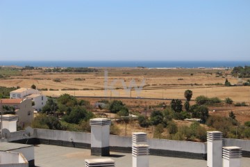 Apartment 3 Bedrooms in Alcantarilha e Pêra