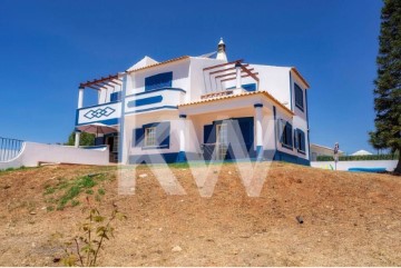 House 5 Bedrooms in Guia