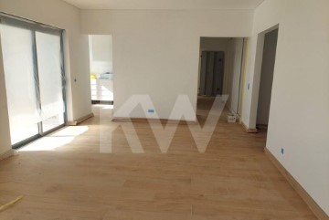 Apartamento 3 Quartos em Estômbar e Parchal