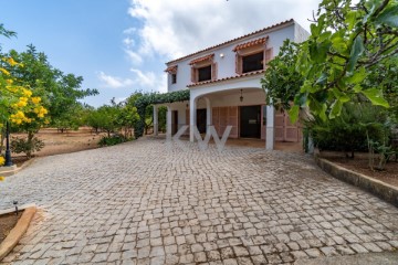 House 2 Bedrooms in Quelfes