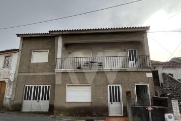 House 3 Bedrooms in Brasfemes