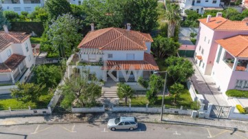 House 6 Bedrooms in Santo António dos Olivais