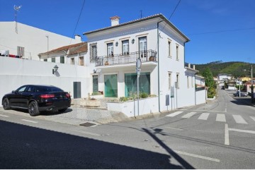 House 3 Bedrooms in Brasfemes