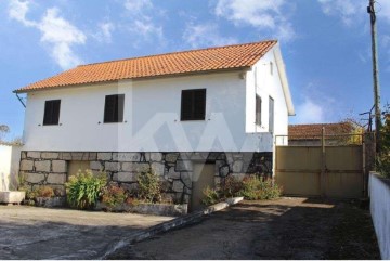 House 3 Bedrooms in Ovoa e Vimieiro