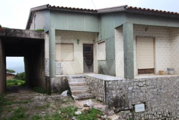 House 4 Bedrooms in Figueira de Lorvão