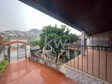 House 3 Bedrooms in Penacova