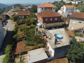 House 6 Bedrooms in Santo António dos Olivais