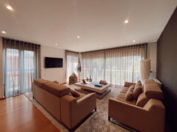 Apartment 3 Bedrooms in Santo António dos Olivais