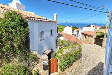 House 3 Bedrooms in Colares