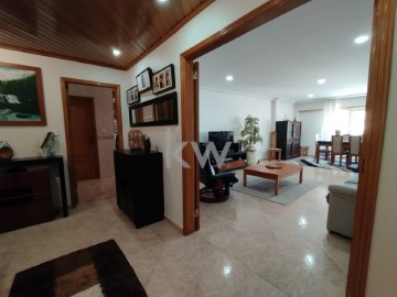 Apartment 3 Bedrooms in Queluz e Belas