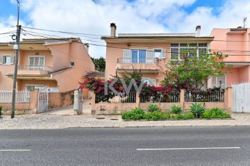 House 5 Bedrooms in Carcavelos e Parede