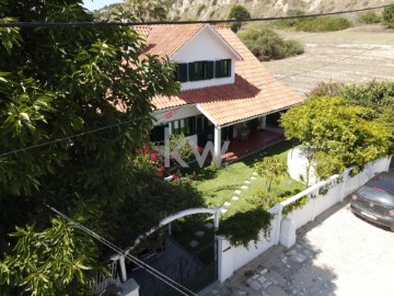 House 5 Bedrooms in Costa da Caparica