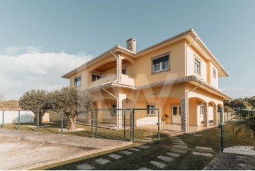 Casa o chalet 4 Habitaciones en Eixo e Eirol