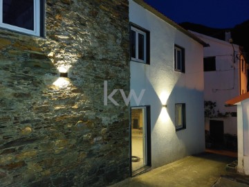 House 4 Bedrooms in Cepos e Teixeira